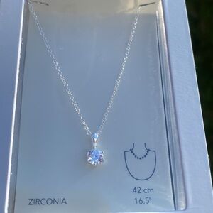 Sterling silver 925 zirconia pendant on 16.5 inch necklace. NWT